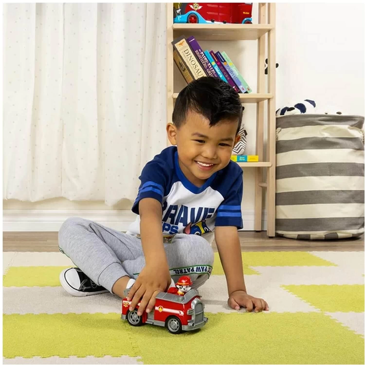 SPIN MASTER VÉHICULE ET FIGURINE PAT'PATROUILLE (PAW PATROL) - Camion De Pompier De Marcus 4 SPIN MASTER VÉHICULE ET FIGURINE PAT'PATROUILLE (PAW PATROL) - Camion De Pompier De Marcus – Image 4